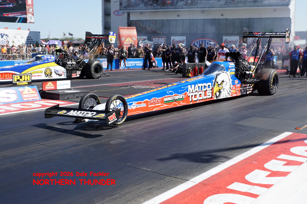 Antron Brown (near lane) vs Tony Schumacher (far lane)
